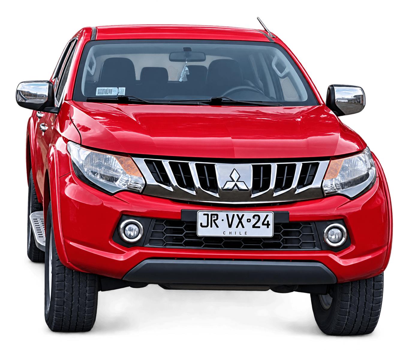 Vista frontal de la Mitsubishi L200 roja de MAV Rent a Car